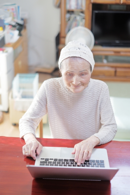 “ゲーマーグランマ”89歳のゲームYouTuberおばあちゃんを見て！